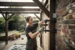 Fixer une pergola sans percer : comment réussir votre installation
