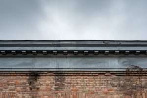 Entablement zinc : protection durable pour vos murs