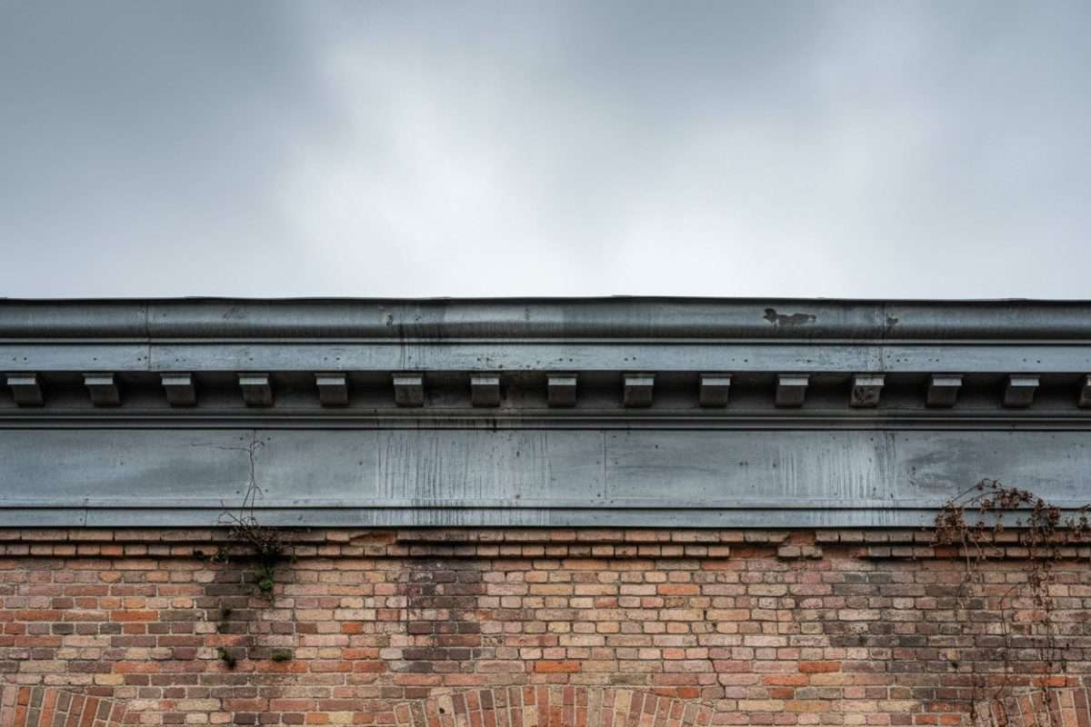 Entablement zinc : protection durable pour vos murs