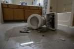Bloc WC tombé dans les toilettes : que faire ?