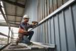 Pose de rive contre mur bac acier : étapes et conseils