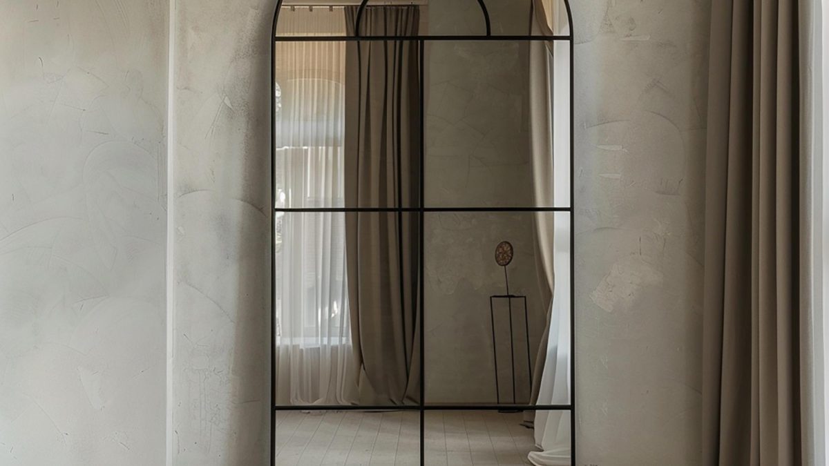 Salle de bain, entrée, salon : pourquoi opter pour un miroir sur mesure ?